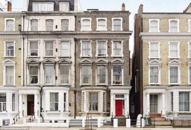 Πωλείται το διαμέρισμα του Χίτσκοκ στο Λονδίνο – Προσέξτε στο ντους! [φωτο]