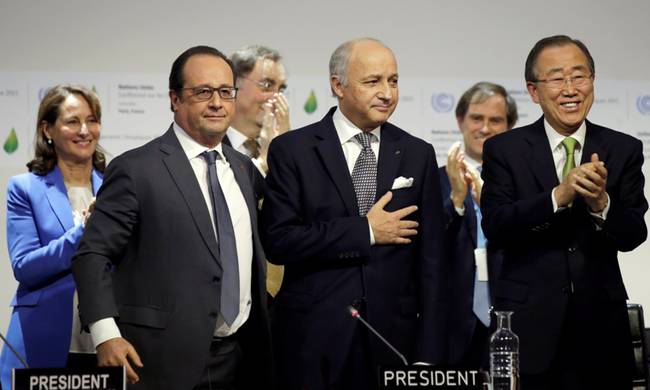Reuters: “196 χώρες δεσμεύθηκαν στο Παρίσι ότι θα σώσουν τον πλανήτη”!