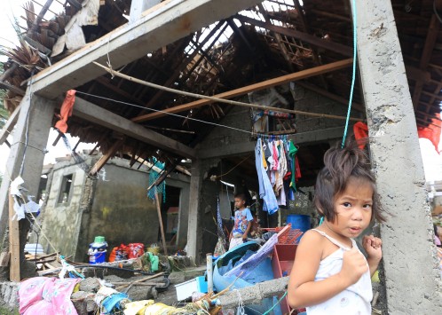 Φιλιππίνες: Ο καταστροφικός τυφώνας Melor αφήνει πίσω του ένα νεκρό και εκατοντάδες χιλιάδες άστεγους [βίντεο]
