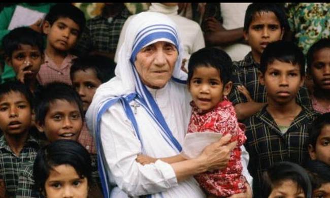 Η Μητέρα Τερέζα θα ανακηρυχθεί Αγία από το Βατικανό το 2016