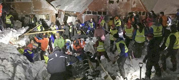 Σπίτια καταπλακώθηκαν από χιονοστιβάδα στη Νορβηγία [φωτό]