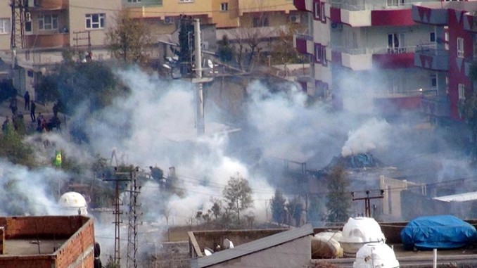 Άρματα μάχης ανατινάζουν σπίτια και Τούρκοι στρατιώτες σφάζουν εν ψυχρώ πολίτες και παιδιά στην “ευρωπαϊκή” Τουρκία (vid, φωτό)
