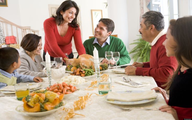 Συμβουλές για το πως να περάσετε τα πρώτα Χριστούγεννα με τον σύντροφό σας και την οικογένειά του