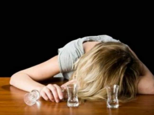 Πώς θα αποφύγετε το hangover- 10 συμβουλές για να πιείτε και να μην «σας πιει» το ποτό στις γιορτές