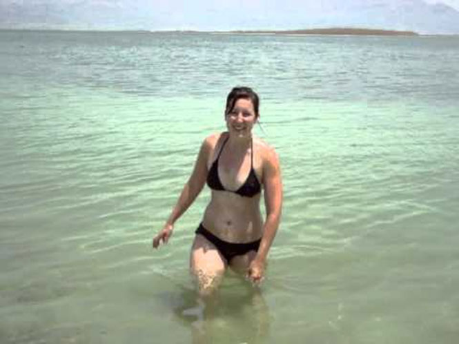 Κολυμπώντας στη Νεκρά θάλασσα- Δείτε γιατί είναι μοναδική εμπειρία (βίντεο)