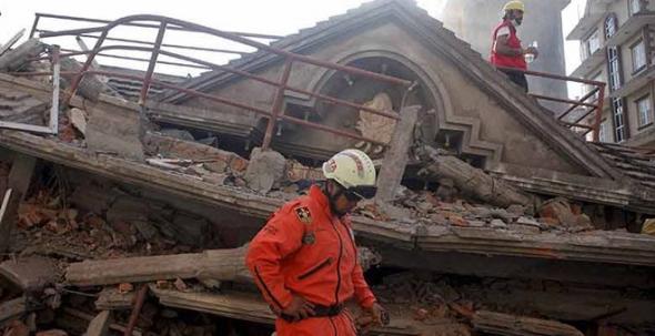 Τουλάχιστον 9 νεκροί και 200 τραυματίες από τον σεισμό στην Ινδία