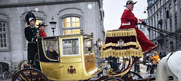 Δείτε τη χρυσή άμαξα 24 καρατίων της βασίλισσας της Δανίας (φωτό)