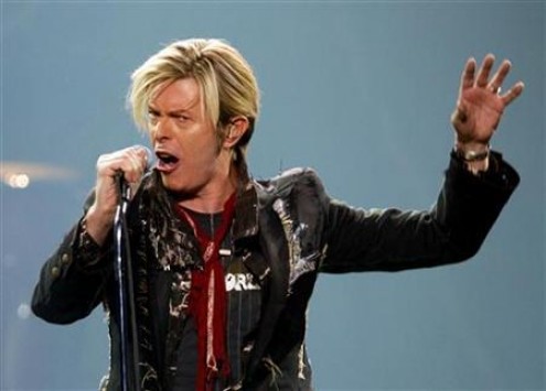 David Bowie: Ζει μέσα απ’ τη μουσική του [βίντεο]
