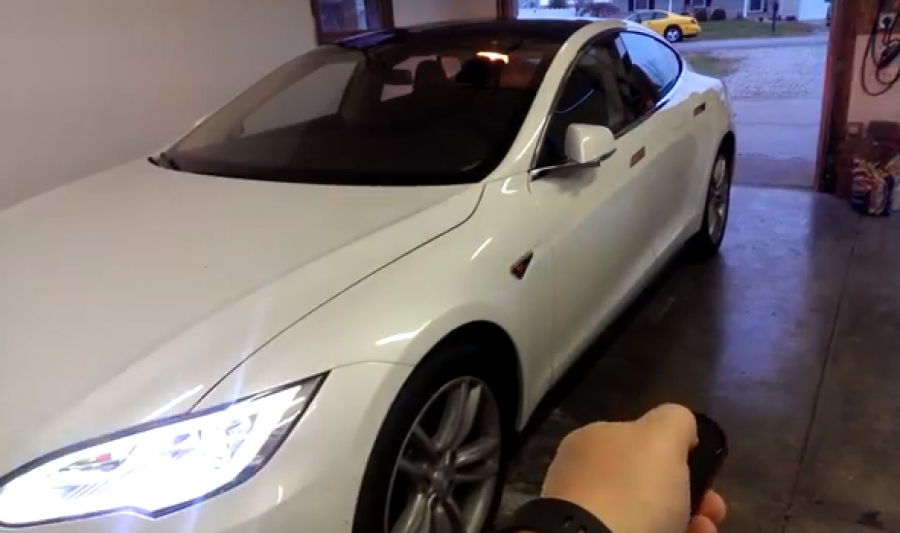 Τα αυτοκίνητα της Tesla που μπορούν να παρκάρουν… μόνα τους (βίντεο)
