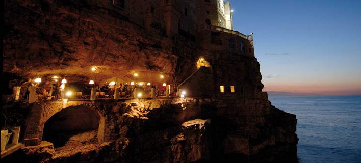 Δείτε το μαγευτικό εστιατόριο που είναι χτισμένο σε σπηλιά στην Ιταλία (φωτό)