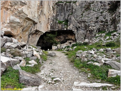 Ιδού τα μυστηριώδη σπήλαια του… Αγίου Όρους (βίντεο)