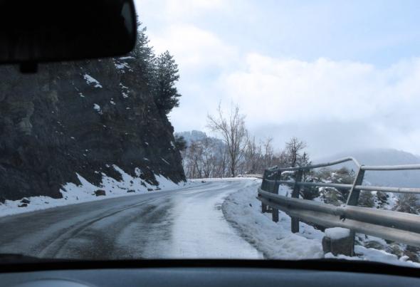 Έχει διακοπεί η κυκλοφορία των οχημάτων στο δρόμο Πεντέλης – Νέας Μάκρης λόγω παγετού