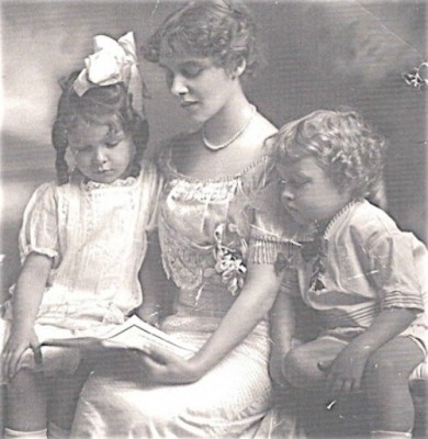 O Oυίλιαμς με τη μητέρα και αδερφή του Ρόουζ
