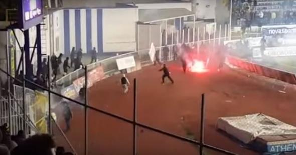 Η στιγμή της συμπλοκής των οπαδών στο Περιστέρι (Ερασιτεχνικό βίντεο)
