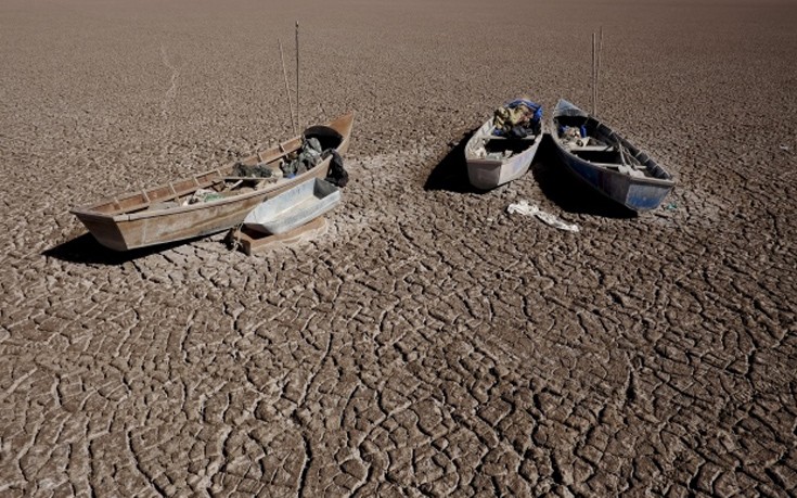 Βολιβία: Η κλιματική αλλαγή και η βιομηχανία έχουν μετατρέψει λίμνη σε … έρημο [φωτό, βίντεο]