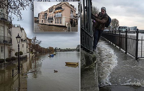 «Πνίγηκε» το Λονδίνο: Σαρωτικές πλημμύρες από την υπερχείλιση του Τάμεση (φωτό, βίντεο)