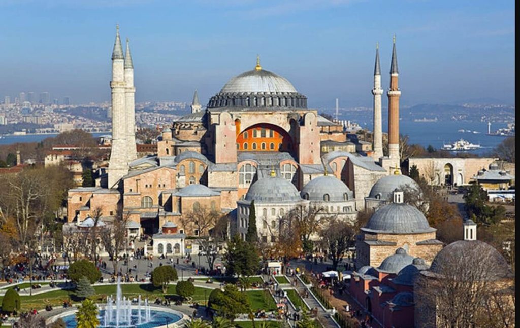 Τα μυστικά, οι θρύλοι και τα υπόγεια τουνελ της Αγίας Σοφίας