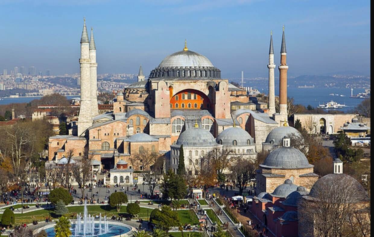 Τα μυστικά, οι θρύλοι και τα υπόγεια τουνελ της Αγίας Σοφίας