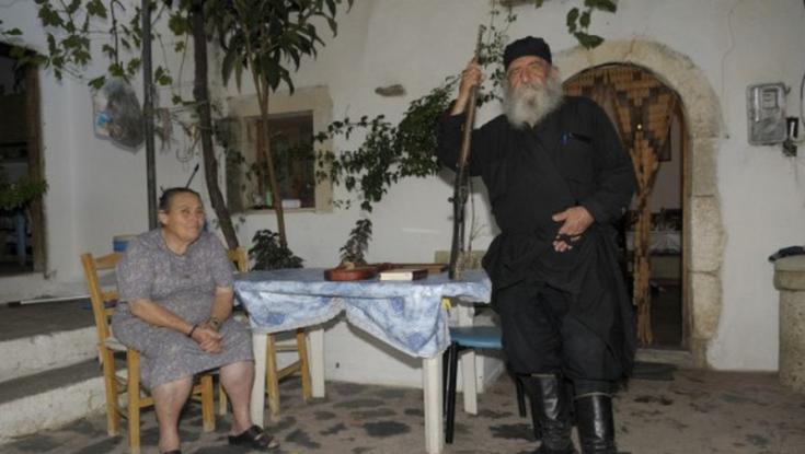 “Έφυγε” ο παπά Γιώργης Χιωτάκης-Ήταν γνωστός ως “επαναστάτης” ιερέας των Σφακίων