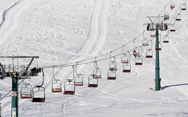 Το χιονοδρομικό στο Καϊμακτσαλάν είναι το μοναδικό που ανθίσταται στην καλοκαιρία