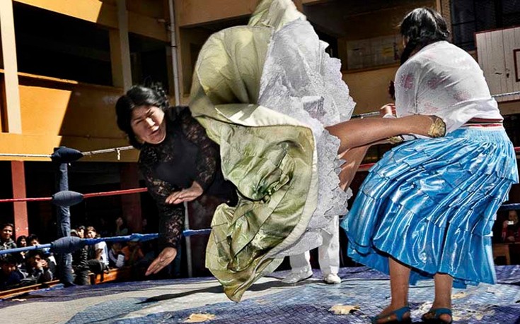 Οι γυναίκες παλαιστές της Βολιβίας!- Κρύβουν τεράστια δύναμη κάτω από πολύχρωμα φουστάνια… (φωτό & βίντεο)