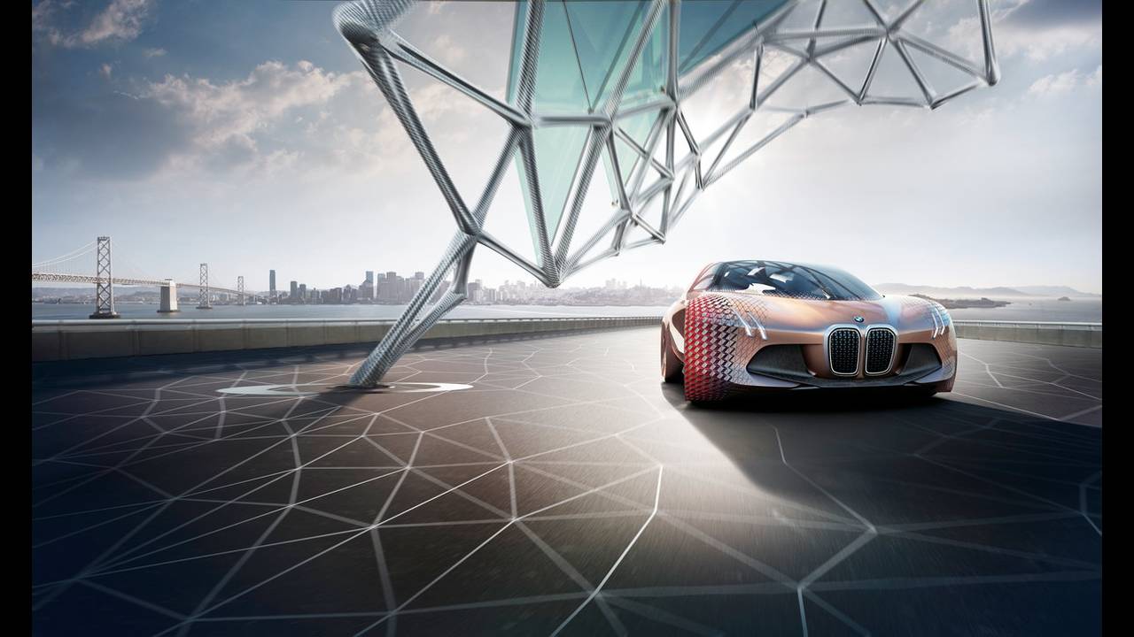 Η BMW έγινε 100 ετών και το γιόρτασε με το Vision Next 100 [βίντεο]