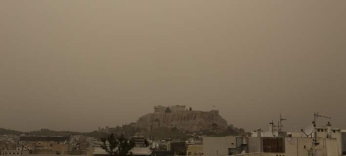 O ουρανός στην Ελλάδα έγινε κίτρινος- Η Αφρικανική σκόνη «σκέπασε» και την Ακρόπολη (φωτό)