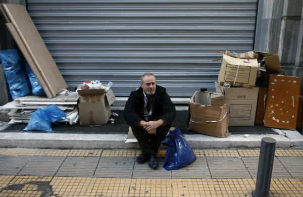ΕΛΣΤΑΤ: 4 εκατομμύρια Έλληνες απειλούνται από τη φτώχεια και τον κοινωνικό αποκλεισμό