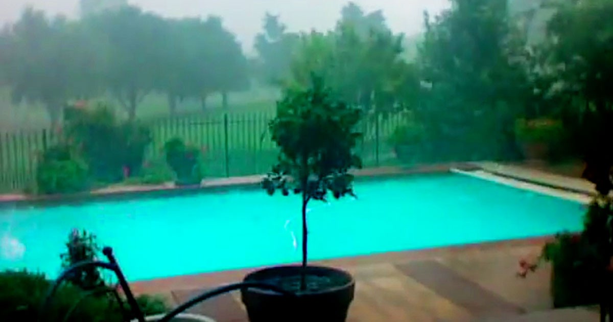 Βιντεοσκόπησαν σκοτεινά σύννεφα που πλησίαζαν… Αυτό που συνέβη στην πισίνα; Εξωπραγματικό! (βίντεο)
