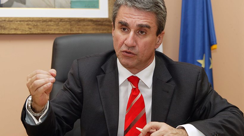 Ειρωνικός ο Ανδρέας Λοβέρδος με υγειονομικούς σε αναστολή: «Κάντε και κανένα εμβόλιο να γλιτώσετε!»