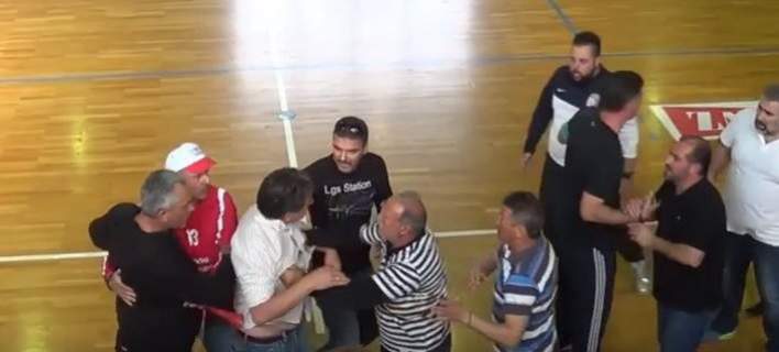 Θεσσαλονίκη: Αγώνας μπάσκετ Νεανίδων παραλίγο να μετατραπεί σε ρίνγκ για τους … γονείς [βίντεο]