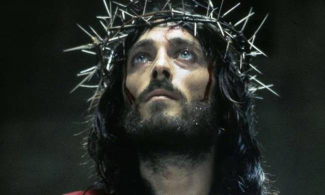 Ο τηλεοπτικός Ιησούς: Πώς είναι σήμερα και οι κατηγορίες για αμαρτωλή ζωή (φωτό & βίντεο)