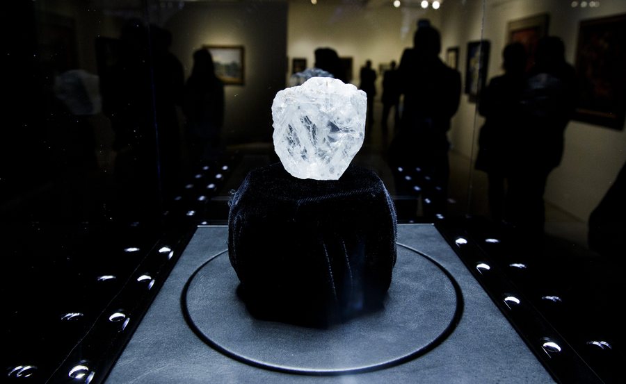 Τα αποκαλυπτήρια του μεγαλύτερου διαμαντιού των τελευταίων 100 ετών – 11.090 καρατίων (φωτό)