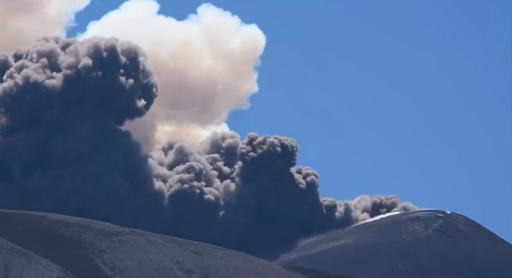 «Ξύπνησε» και πάλι το ηφαίστειο της Αίτνας (βίντεο)
