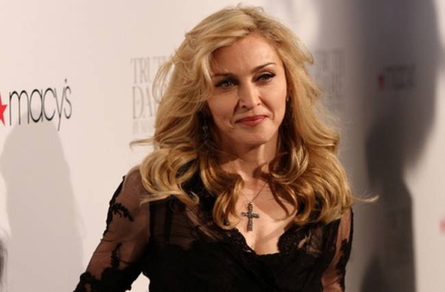 Η Madonna ντυμένη στα μωβ τίμησε τον Prince στα βραβεία Billboard (vid)