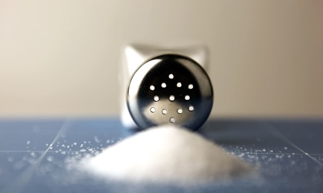 Νέα έρευνα: Πόσο αλάτι «επιτρέπεται» να τρώτε κάθε μέρα