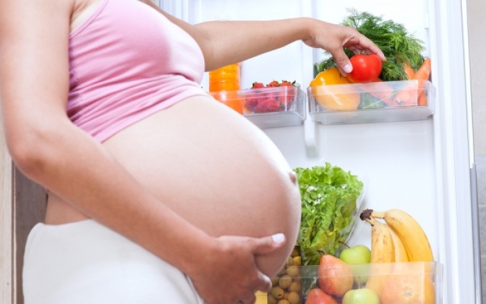 Να τρώτε πολλά φρούτα στην εγκυμοσύνη για να κάνετε έξυπνα παιδιά!