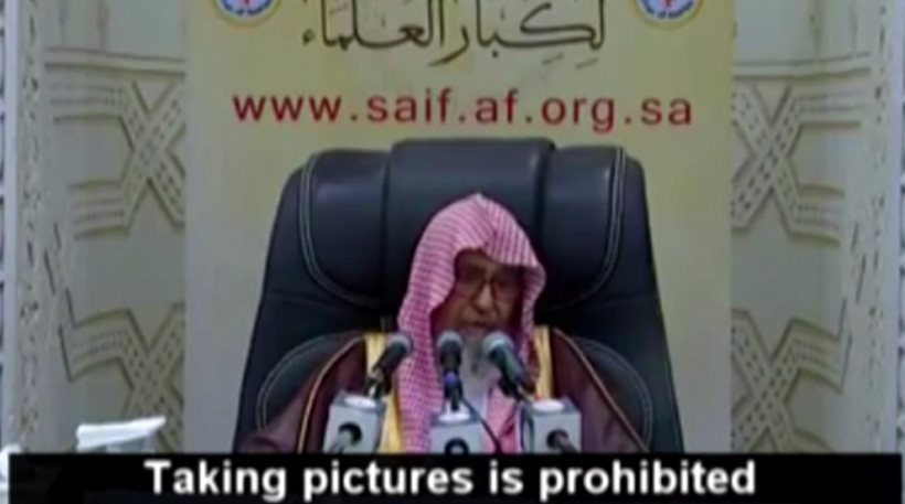 Σαουδάραβας κληρικός απαγορεύει στους πιστούς να φωτογραφίζονται με  … γάτες! [βίντεο]