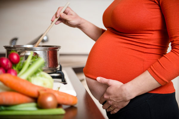 Γιατί οι εγκυμονούσες πρέπει να προσέχουν πολύ τη διατροφή τους