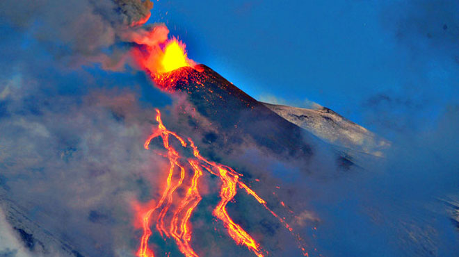 «Βρυχάται» το ηφαίστειο της Αίτνα – Φόβοι γεωλόγων για μεγάλη έκρηξη [βίντεο]