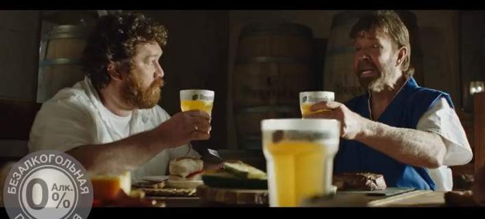 Ο Τσακ Νόρις σε διαφήμιση ρωσικής μπύρας- Ψήνει μπριζόλα… μόνο με τη σκέψη του! (βίντεο)