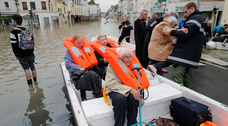 Κατακλυσμός στη Γαλλία: Σε κατάσταση εκτάκτου ανάγκης κήρυξε τη χώρα ο Φ.Ολάντ – Εικόνες βιβλικής καταστροφής  (φωτό, vid)