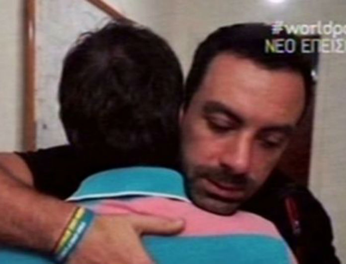 «Ράγισαν» καρδιές στο «World Party»: Ο Σάκης Τανιμανίδης συνάντησε τον αδελφό του σε παραγκούπολη στην Αφρική! (βίντεο)