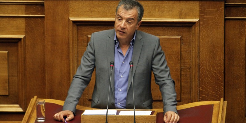 Θεοδωράκης: «Δεν συνυπογράφουμε το σύμφωνο ακυβερνησίας»