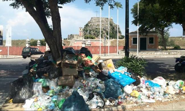 Ατέλειωτη «μάχη» δήμου – πολιτών με τα σκουπίδια στην Κέρκυρα