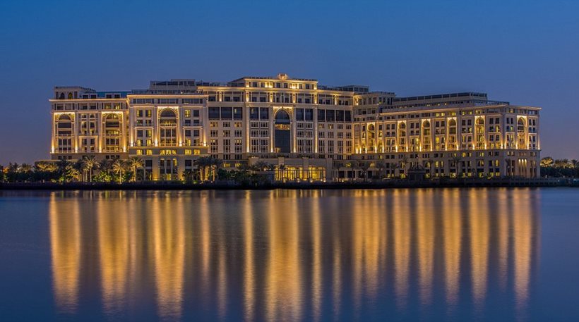 Ντουμπάι: Άνοιξε τις πύλες του το ξενοδοχείο του Οίκου Βερσάτσε (φωτό)