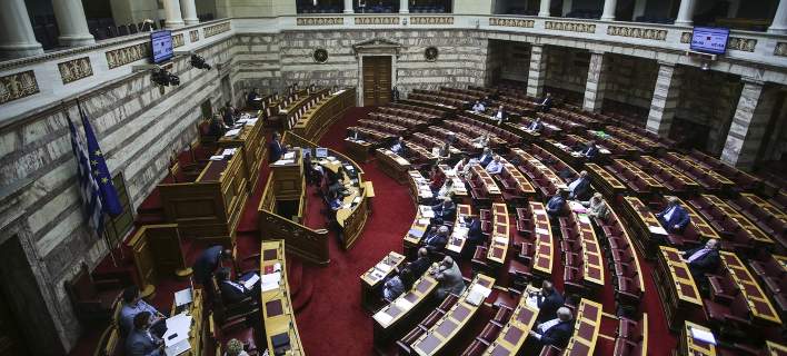 Βουλή: Ψηφίστηκε ο νόμος για την καταπολέμηση της παράνομης εμπορίας καπνού