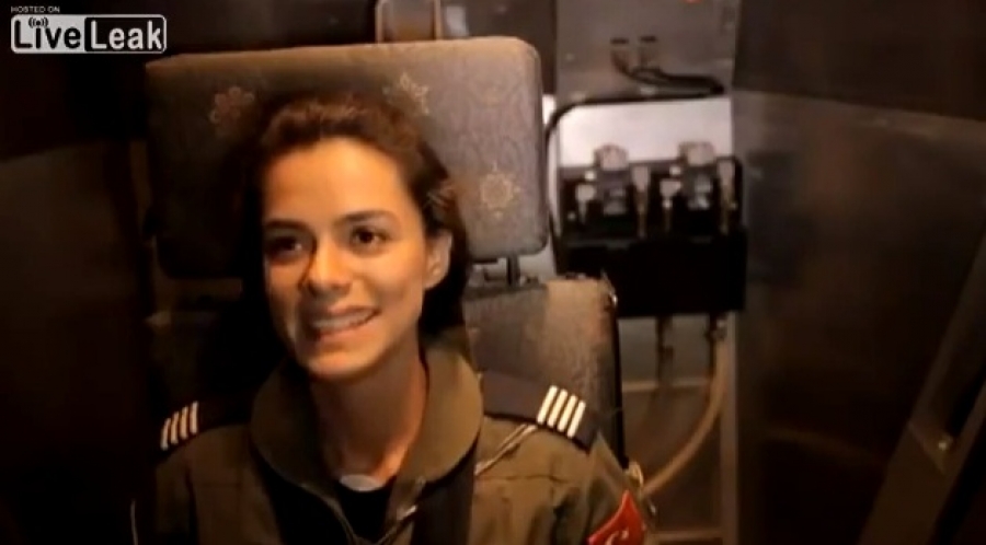 Θανατηφόρα… ομορφιά στο πιλοτήριο τουρκικού F-16! (βίντεο)