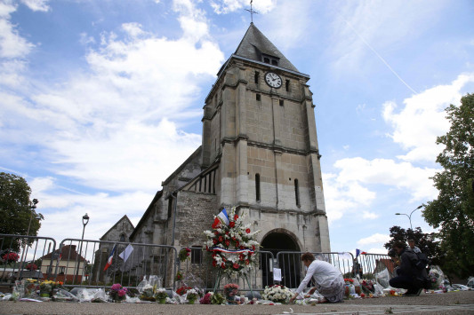 Γαλλία: Η μουσουλμανική κοινότητα αρνείται να θάψει τον σφαγέα του ιερέα