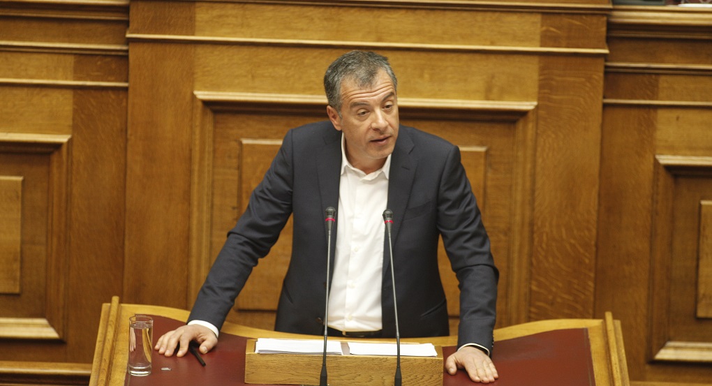 Θεοδωράκης: «Ο Λεβέντης είναι το κυβερνητικό “back up” του πρωθυπουργού»